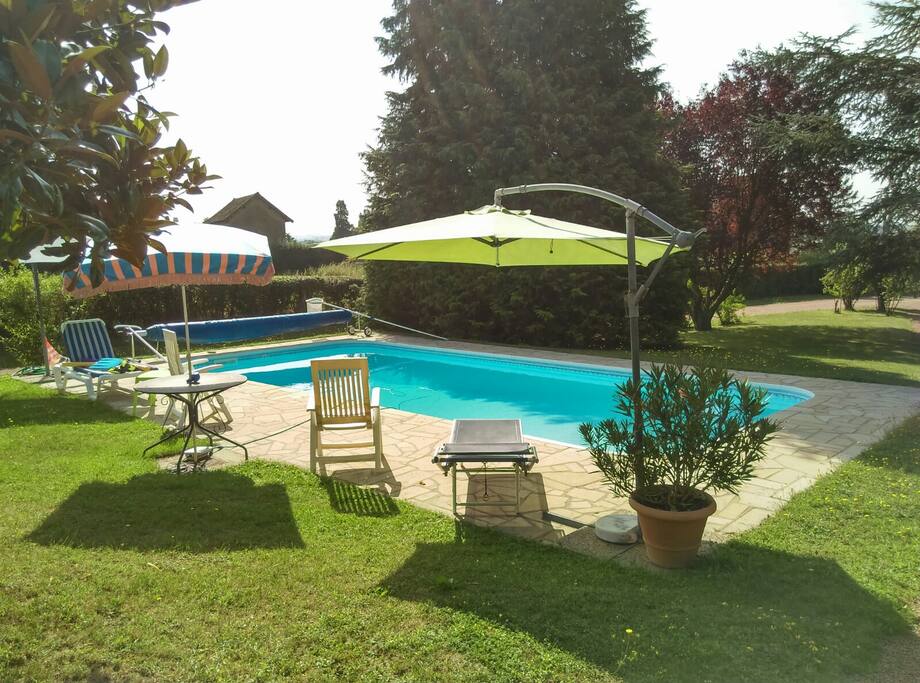 Piscine chauffée accessible.