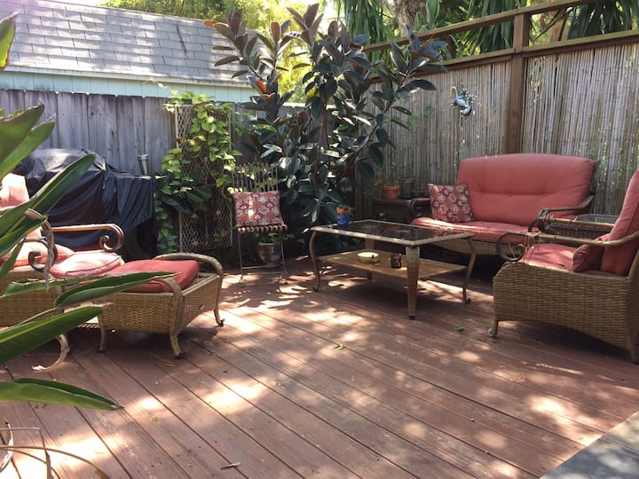 Charming Gulfport Guest Cottage Houses for Rent in Gulfport, Florida