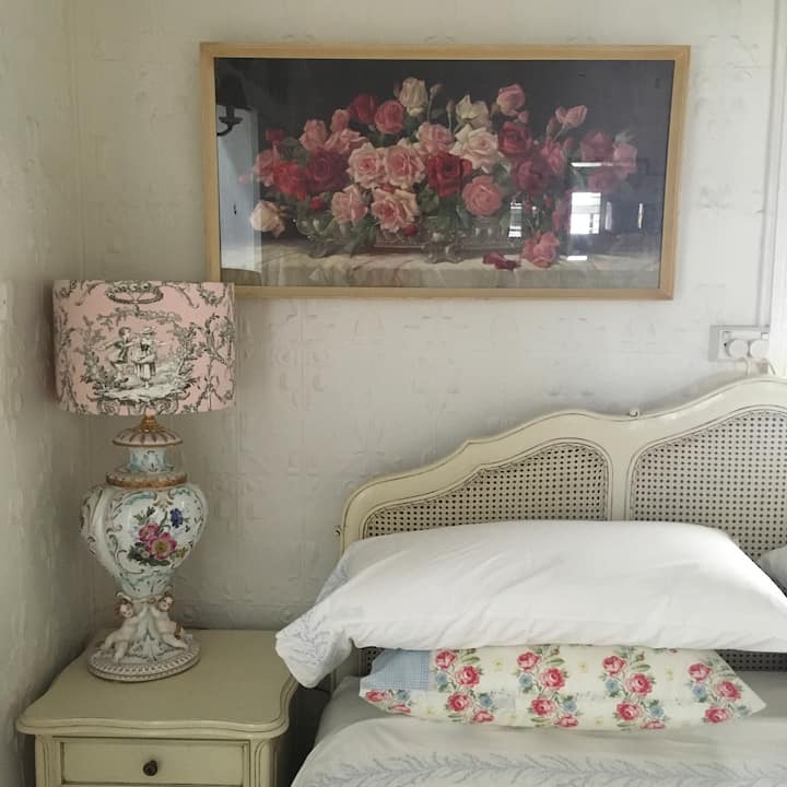 Magnolia ,Fire Place, King Bed, 2 Bathrooms - タムワース