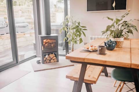 Rural hot tub escape at Beacon Fell
