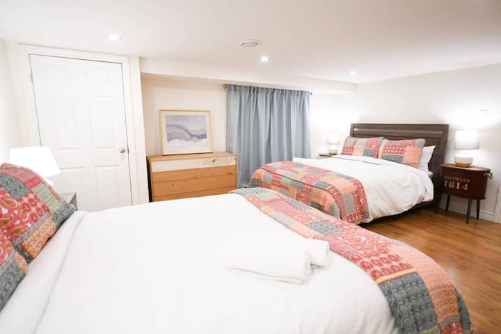 ห้องนอนขนาดใหญ่พร้อมพื้นที่เก็บของ