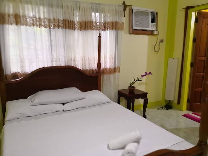 ห้องนอน 3
เตียงขนาดคิงไซส์ 2 เตียง
ควีนไซส์ 1 เตียง
