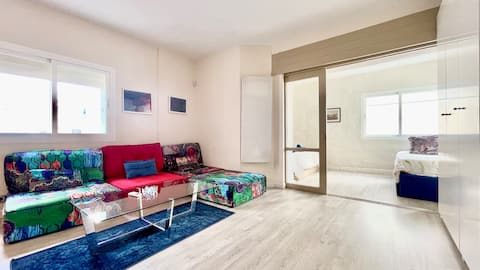 Propiedad de Airbnb exitosa: Elegant&Quiet apt inside the Port • Parking&Wifi en Marbella
