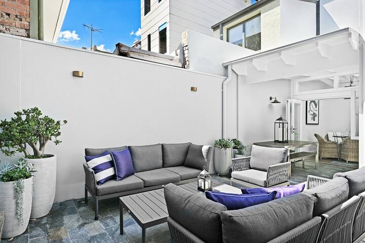 PURE PERFECTION- SUBLIME HAMPTON’S STYLE ABODE gallery image 2