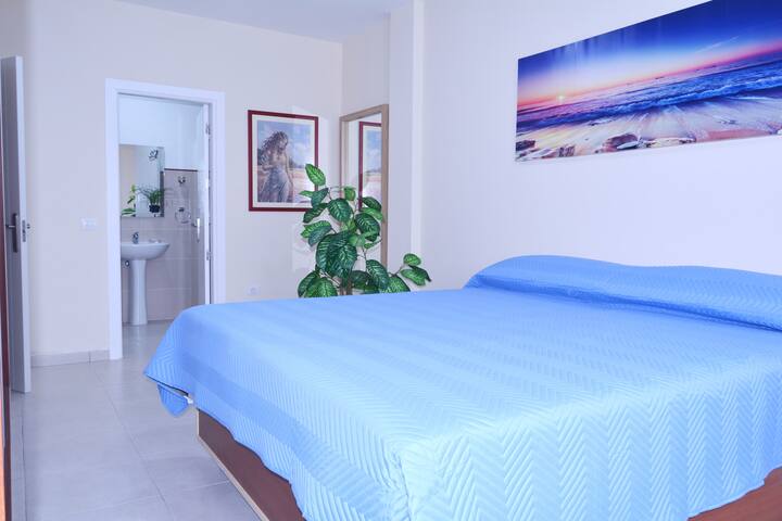 DORMITORIO 3 CON BAÑO INCORPORADO, WIFI GRATIS, AIRE ACOND/CALEF, SMART TV.