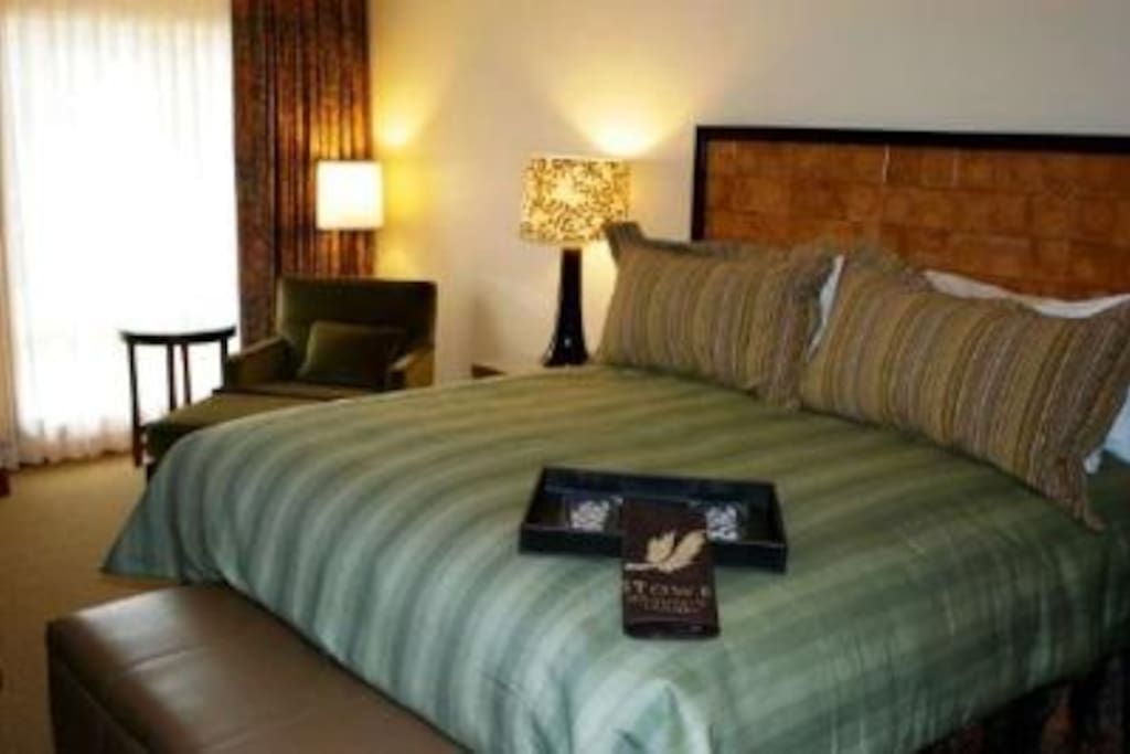 Master BR - King bed