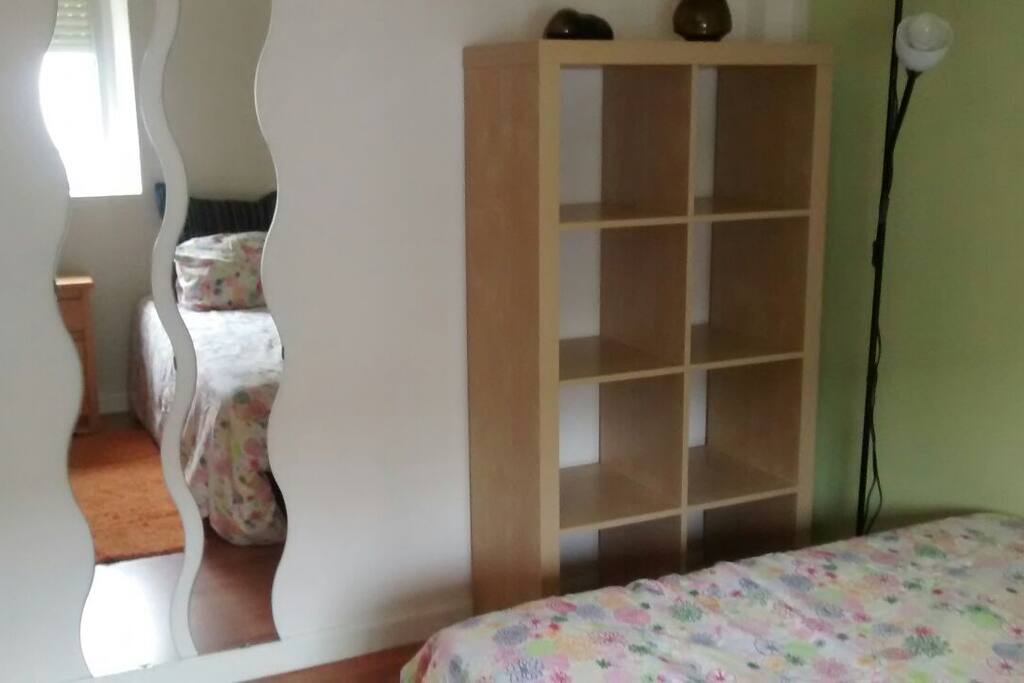 Mueble para dejar sus cosas.