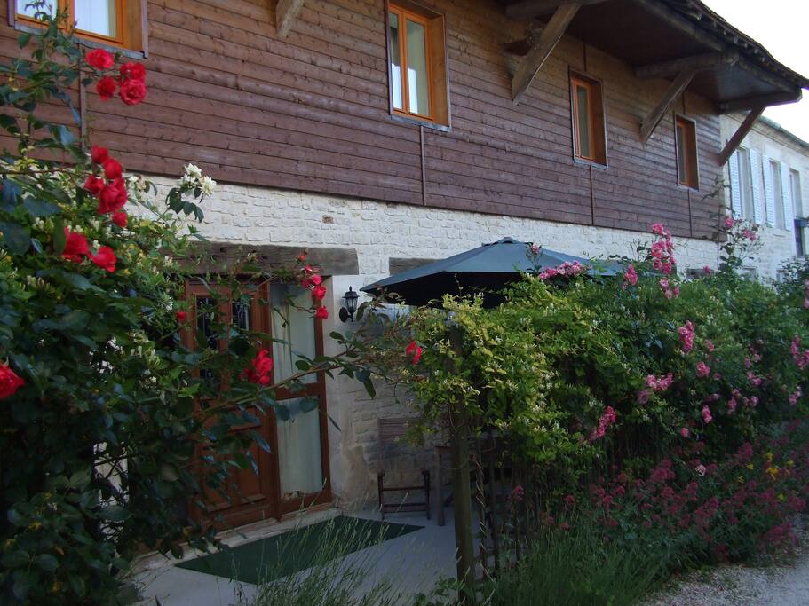 Les Moineaux with private terrace