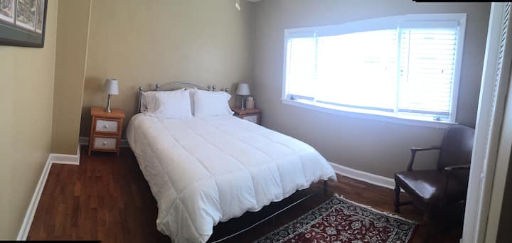 חדר שינה זוגי בקומה הראשונה