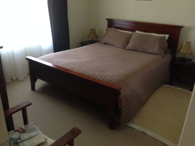 Beautiful Spacious and Light Filled gallery image 3