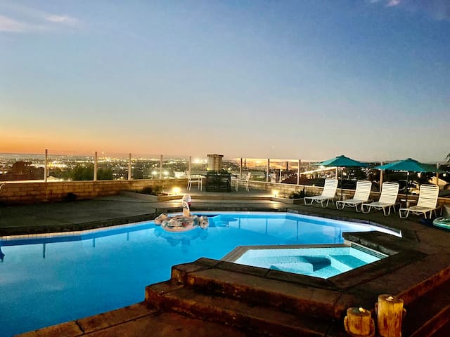 Ocean View Private Pool & Spa Home w/Putting Green