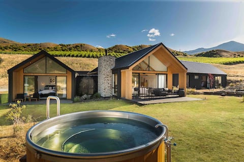 5bed, 5 bath + hot tub, Queenstown vineyard