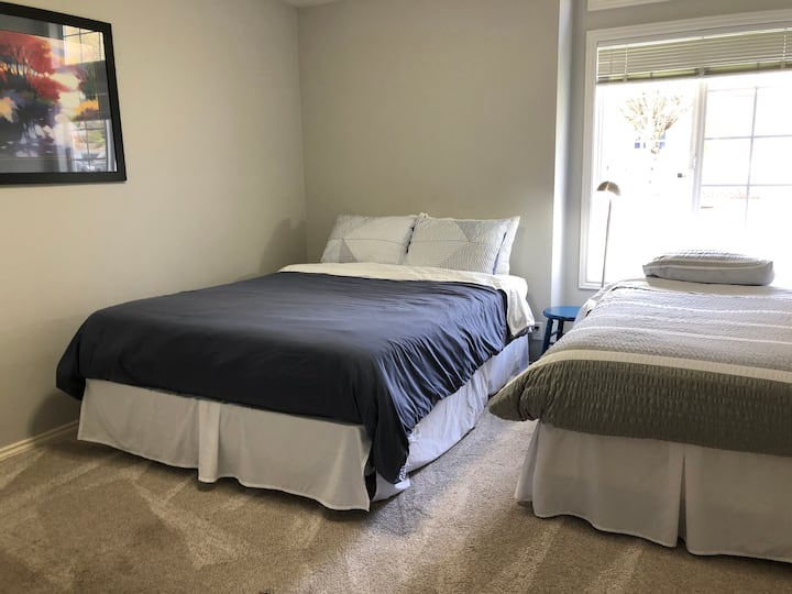Queen size and twin beds in 2nd bedroom