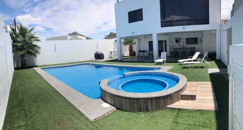 Big House Seaview private pool A/C TvWifi