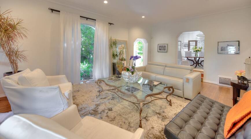 3000 SqFt!3 King bds! 10% OFF!3 minutes to RodeoDr gallery image 2