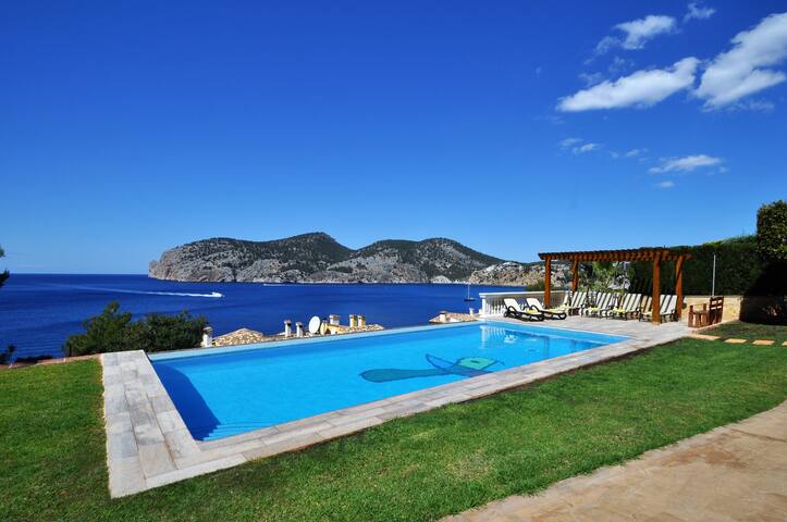 Villa CA TOTHOM en Andratx. Vistas al mar únicas! gallery image 5