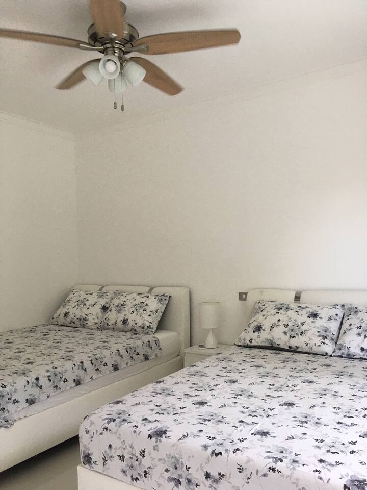 Second bedroom with 2 queen size beds