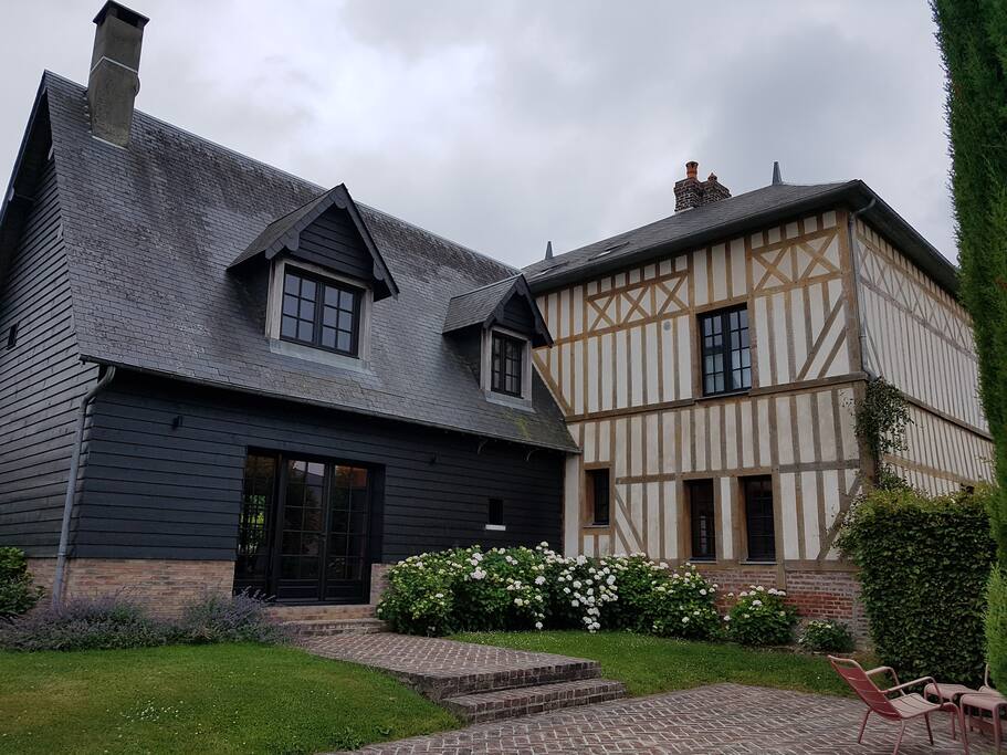 Avec joli jardin et vue sur le bocage
