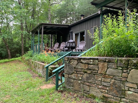 Allewelt Creekside Cabin 5 acres of Forest & creek