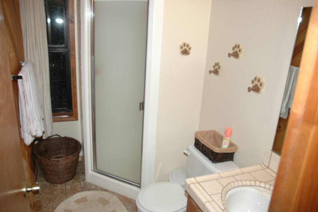 Lil Narnia-Bathroom with shower