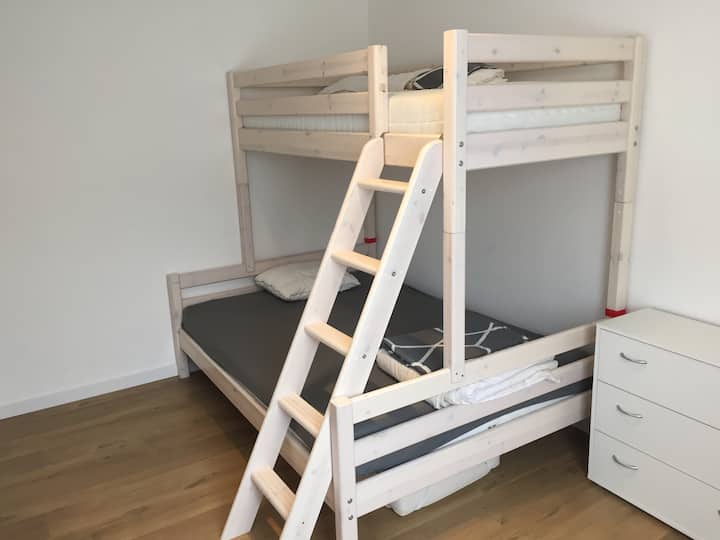 спалня 2 с двуетажно легло