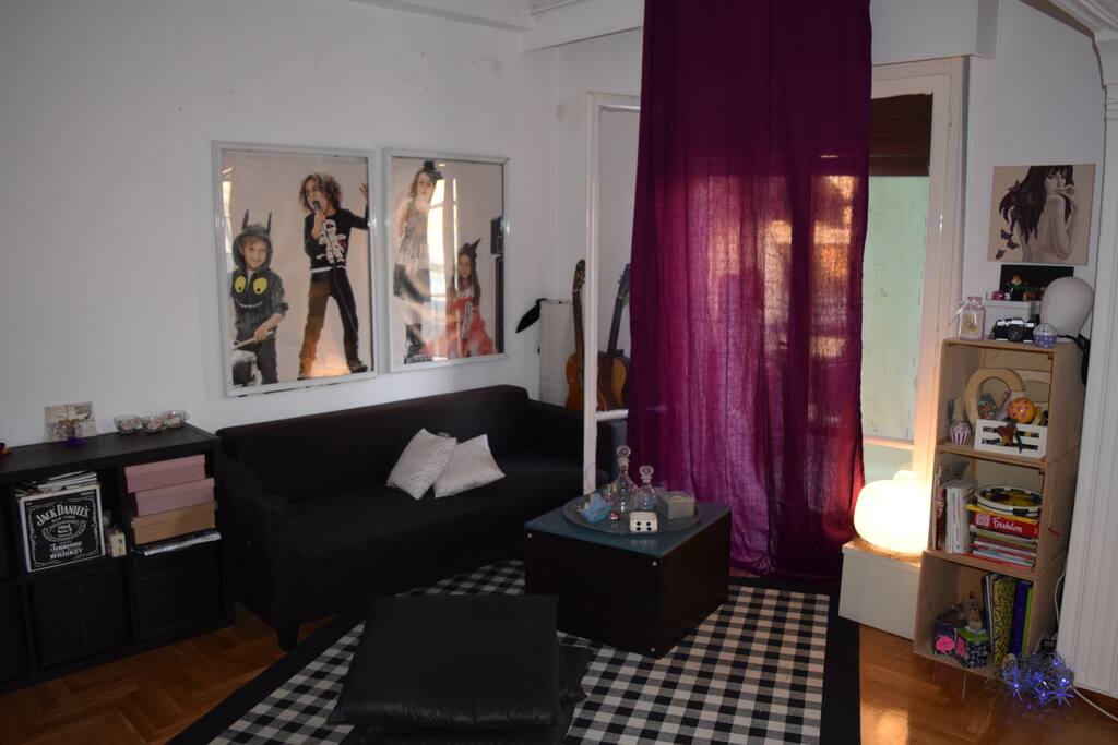Enjoy a drink in an artsy environment - living room