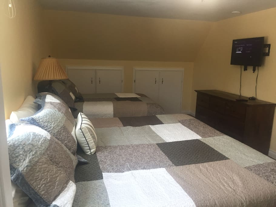 Upstairs bedroom - 1 king, 1 full