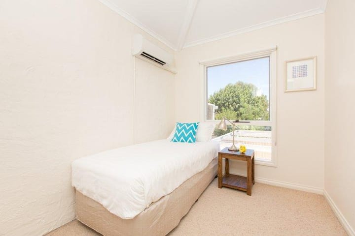 سرير فردي طويل 