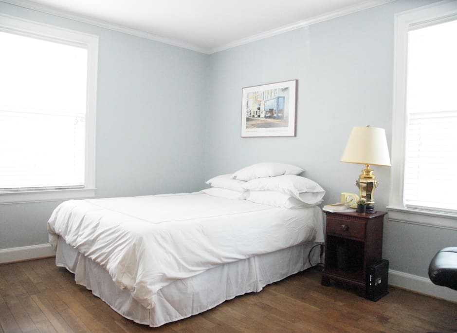 Downstairs Bedroom 1 - Queen