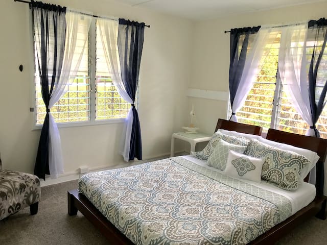 Breezy mountain home near the heart of Honolulu