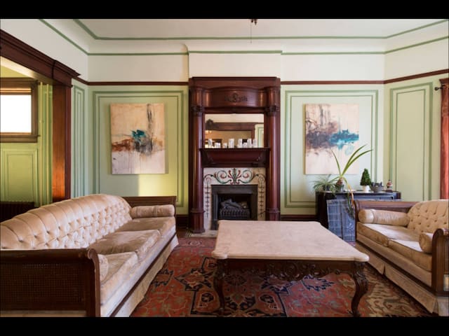 Garden Room, Rain Shower, King Bed, Close to CTA