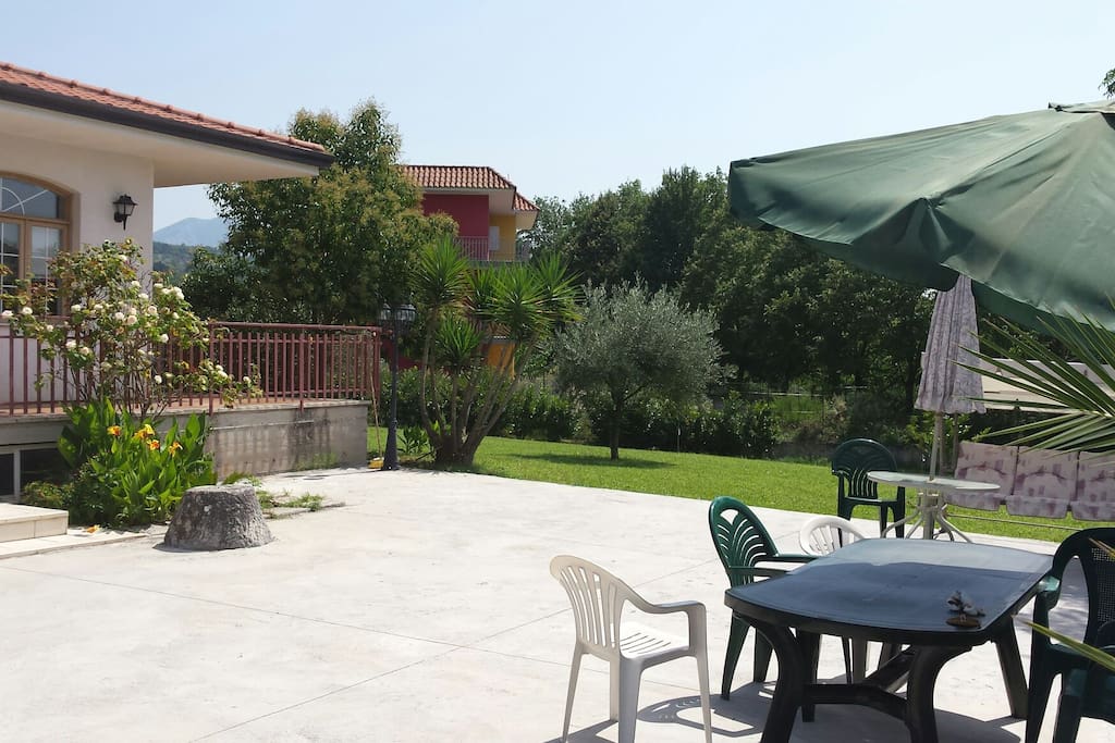 Swing, umbrella, bbq and patio set. Lots of parking.