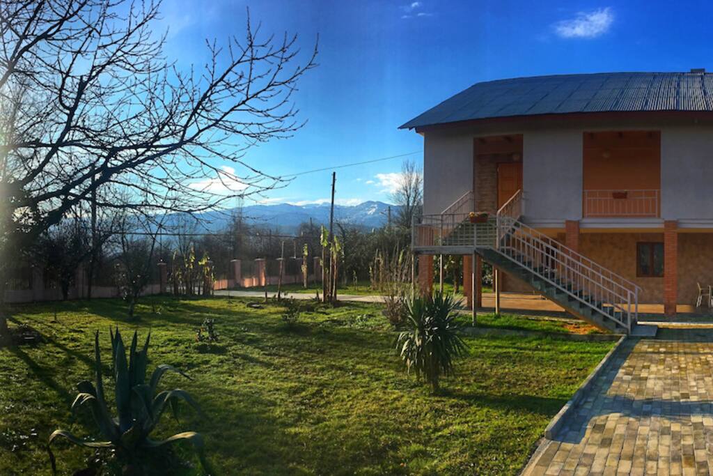 * Spacious yard with stunning views of mountains from all sides *