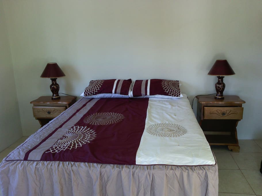 Queen bed in bedroom