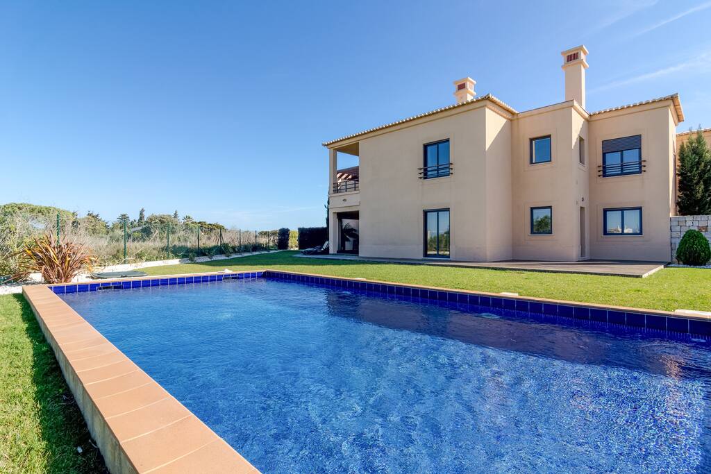 Private garden and 10x5 swimming pool