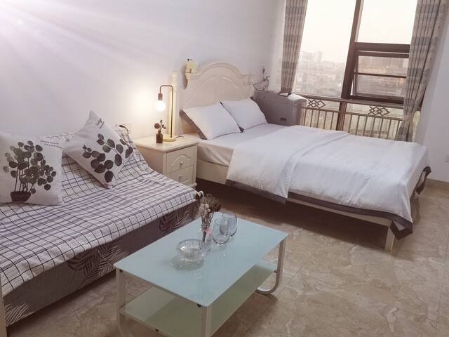 梓山湖畔海洋城万达对面温馨一居室