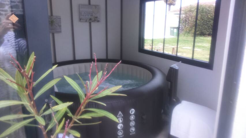 Havre de Paix in Nice Studio with small Spa