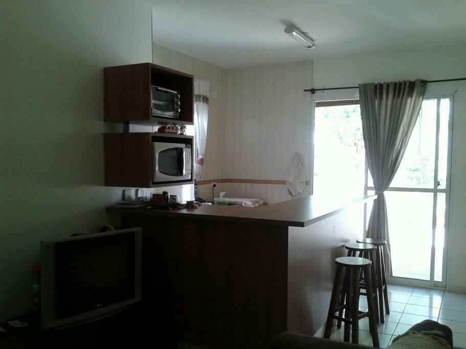 Sala e cozinha conceito aberto. Linda né! ♥♥♥