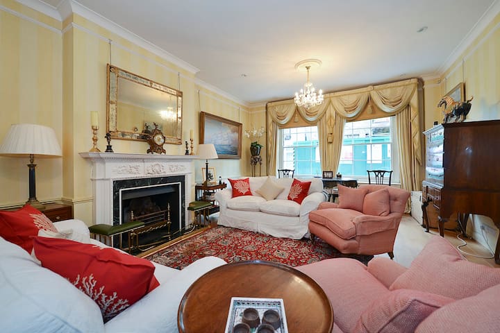 5 Bedroom Mews House, Knightsbridge gallery image 3