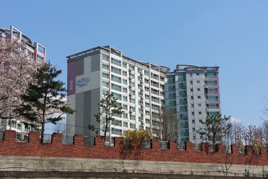 Out-ward of the apartment (106)