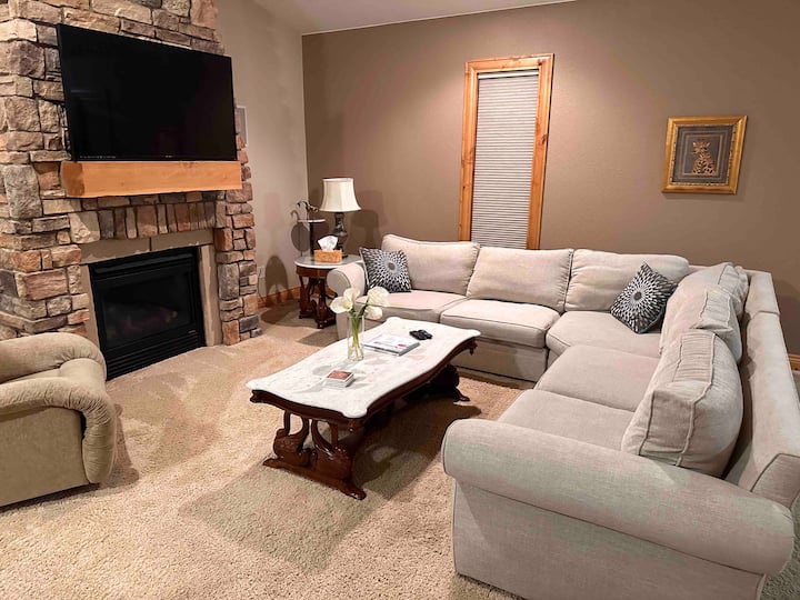 Carriage House With Magnificent Mountain Views - Broomfield, CO