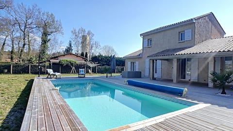Villa with pool, quiet, between sea, lake and pine trees