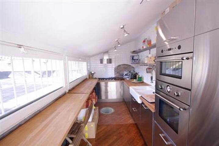 FASCINATING FLAT WITH 40M2 TERRACE gallery image 5