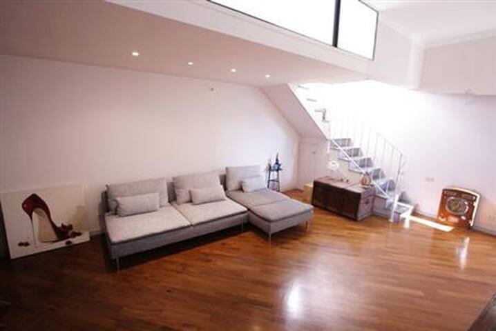 FASCINATING FLAT WITH 40M2 TERRACE gallery image 3