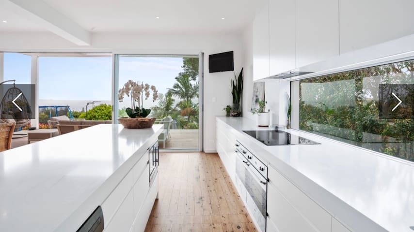 Panoramic views, Collaroy beach escape