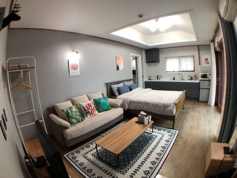 ★32 Aewol Coastal★ Road Airport 20 minutes_Jeju Sensational Accommodation where you can feel the panoramic sea view + Hallasan View Healing