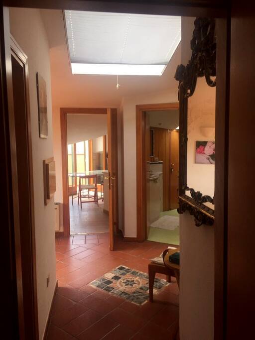 Parte centrale comune vista da una delle stanze.