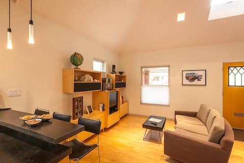 Top Airbnb: Super-comfortable Modern Home 2 Bdr -Platt Park DU in Platt Park
