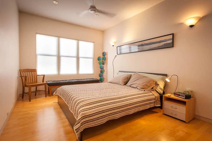 Гостинска спална соба - брачен кревет.