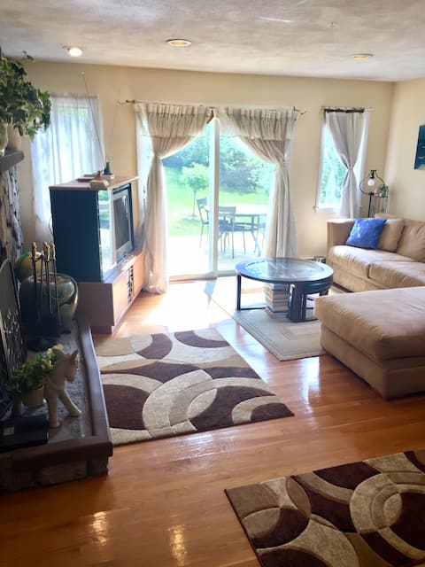Quiet Entire House 2Br/2Ba Walk to Train/Colleges